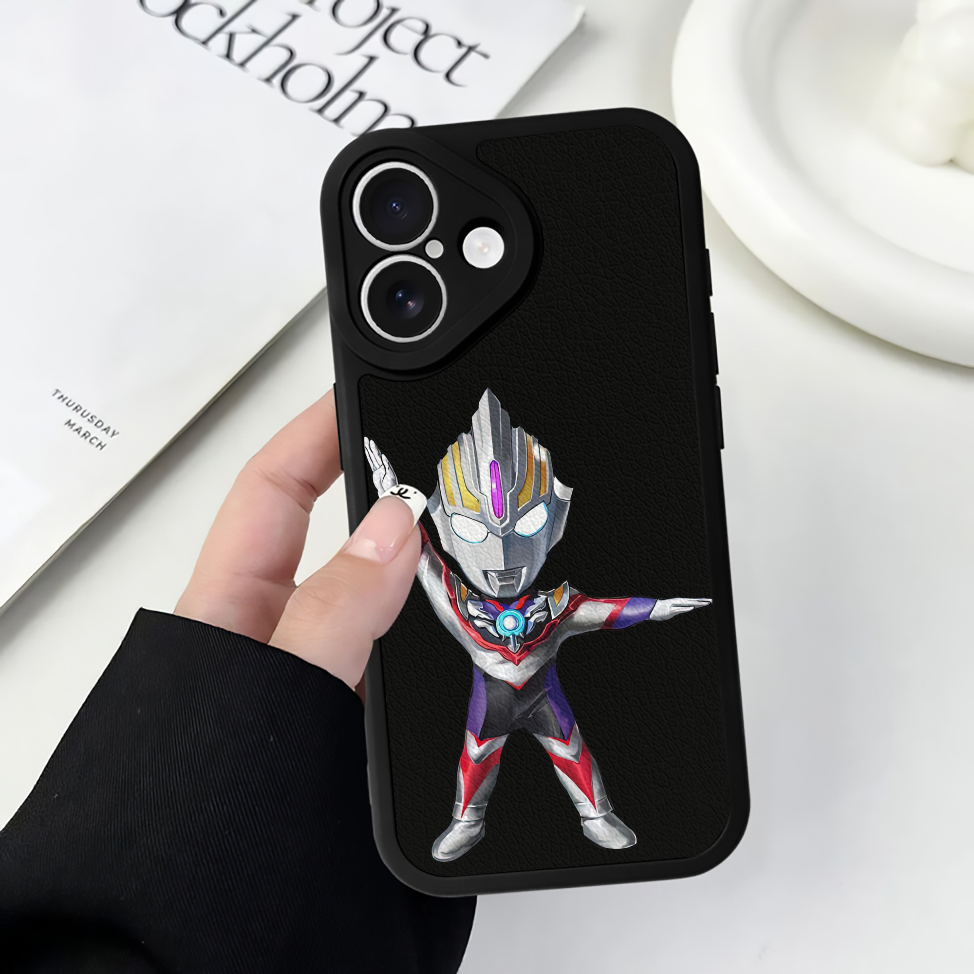 （画像用） ウルトラマン Ultraman 【iPhone 16シリーズ対応】シリコンスマホケース（レザー調） 材質：シリコン